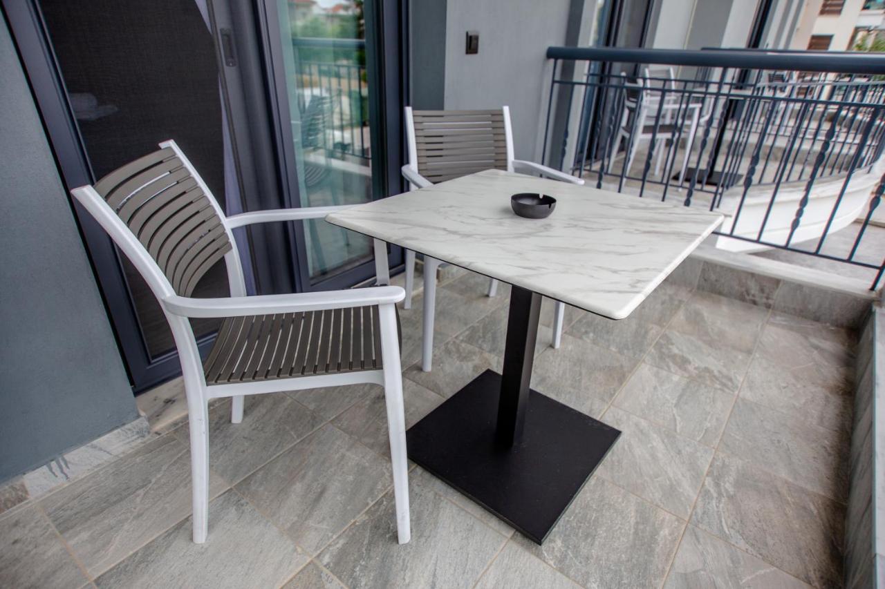 Thea Comfy Living Aparthotel Vrasná Buitenkant foto