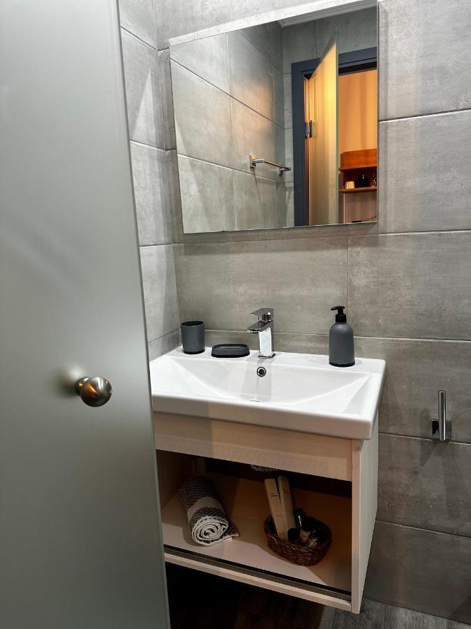 Thea Comfy Living Aparthotel Vrasná Buitenkant foto