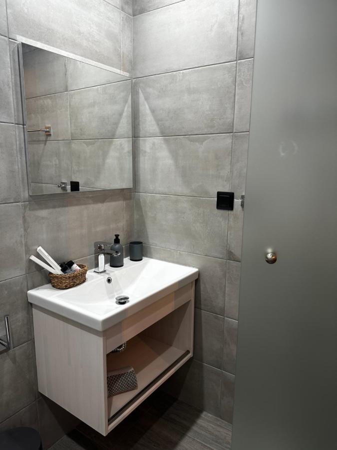 Thea Comfy Living Aparthotel Vrasná Buitenkant foto
