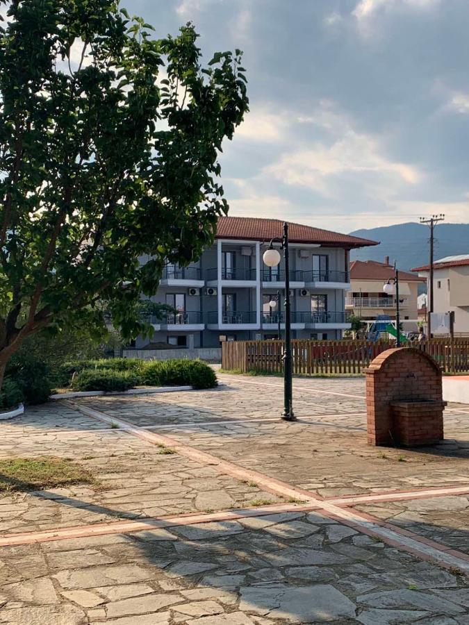 Thea Comfy Living Aparthotel Vrasná Buitenkant foto