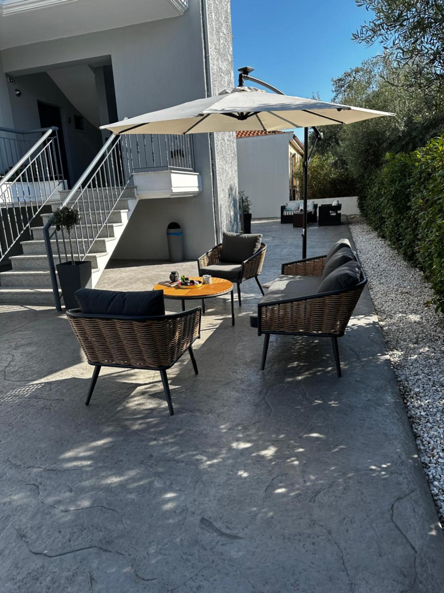 Thea Comfy Living Aparthotel Vrasná Buitenkant foto